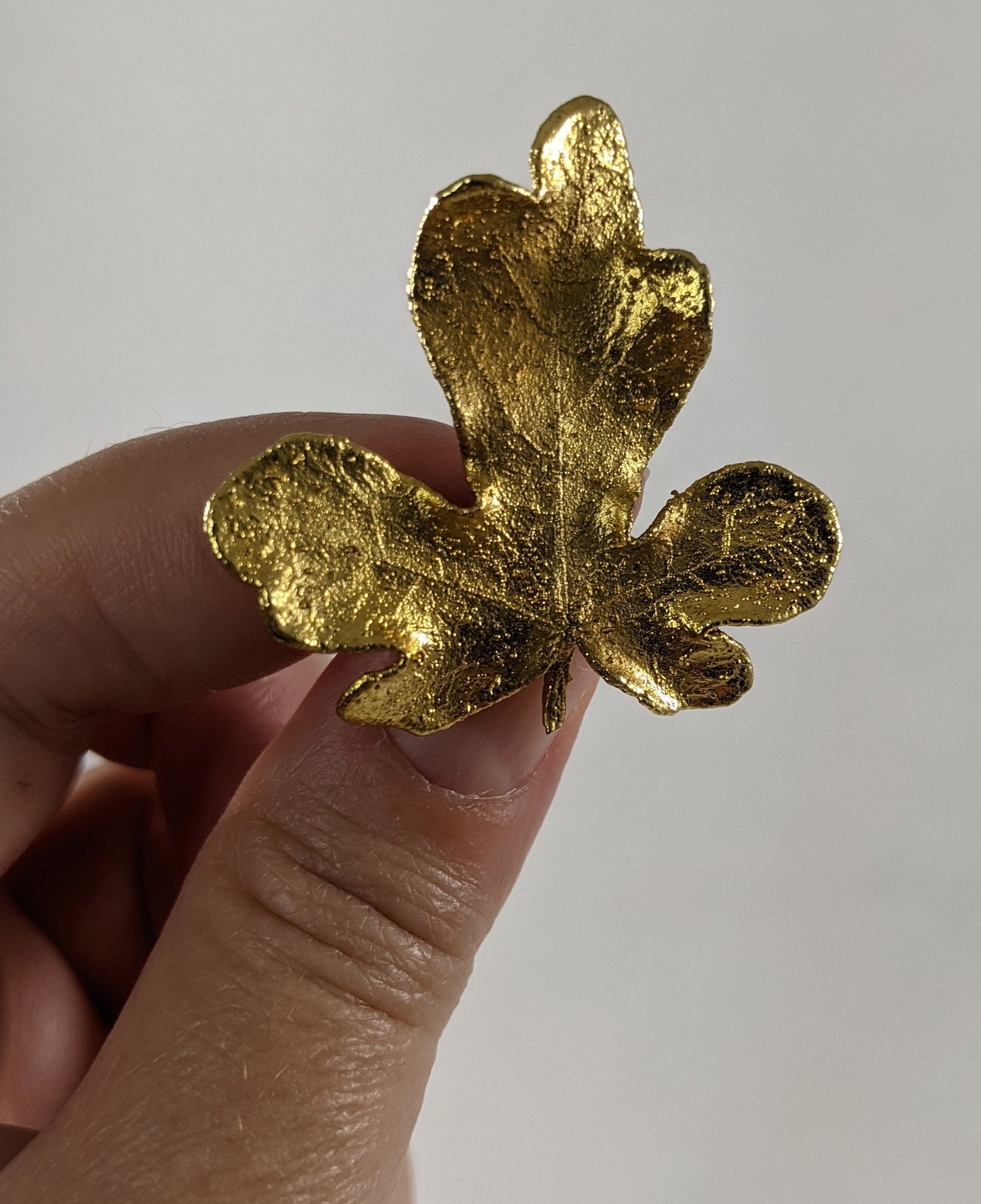 Gold Leaf Brooch, Nature Fall Jewelry, Autumn Accessory, Realistic Vintage Leaf Pin, Gift for Her or Teacher, Elegant Fall Outfit Accent