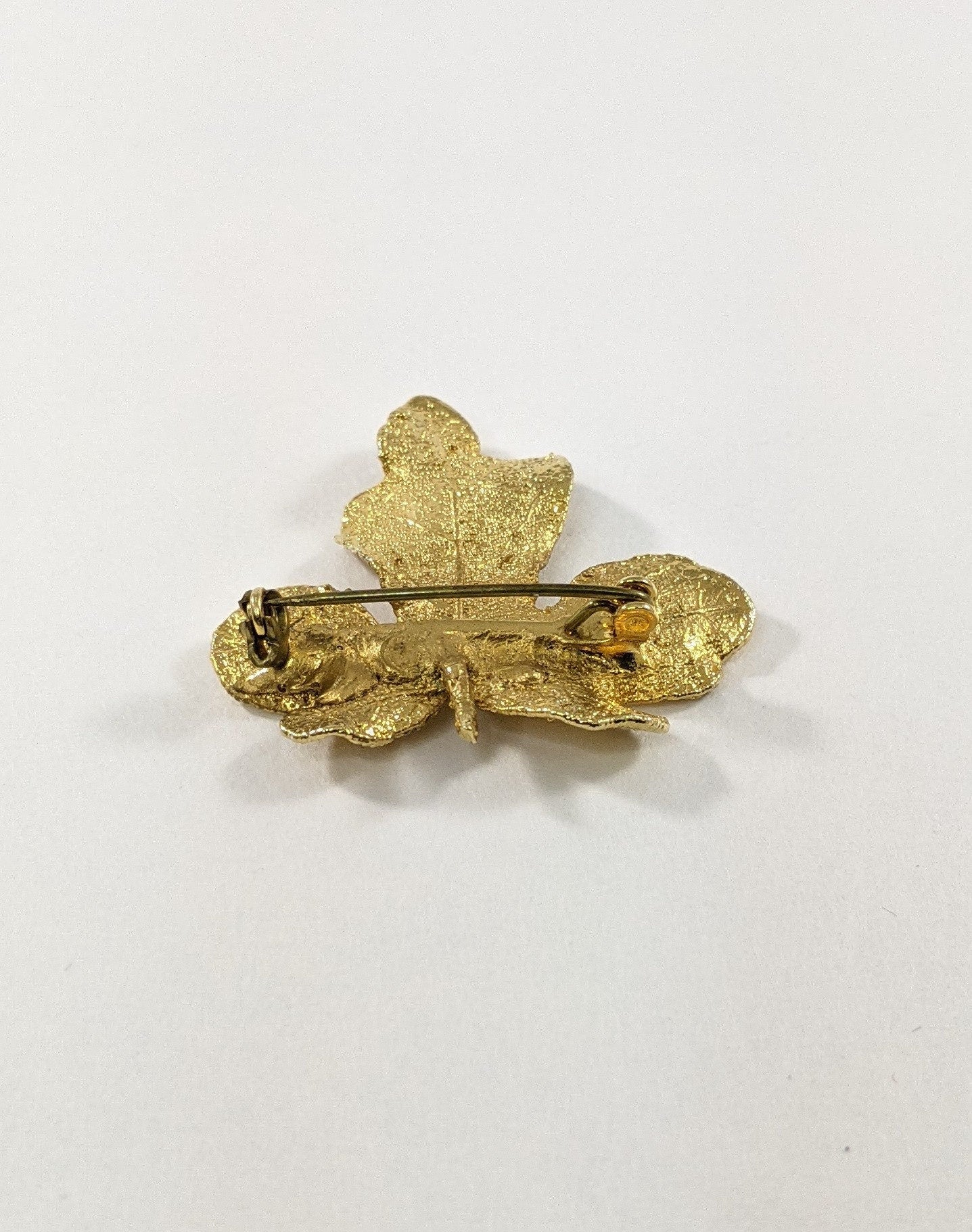 Gold Leaf Brooch, Nature Fall Jewelry, Autumn Accessory, Realistic Vintage Leaf Pin, Gift for Her or Teacher, Elegant Fall Outfit Accent