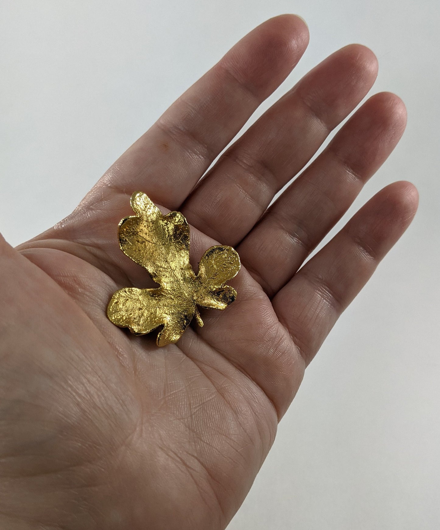 Gold Leaf Brooch, Nature Fall Jewelry, Autumn Accessory, Realistic Vintage Leaf Pin, Gift for Her or Teacher, Elegant Fall Outfit Accent