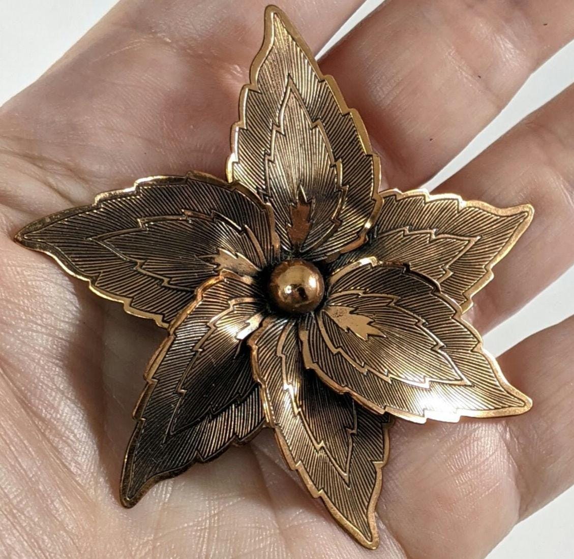 Vintage Copper Flower Brooch – Stamped Floral Metal Pin, Romantic Botanical Jewelry