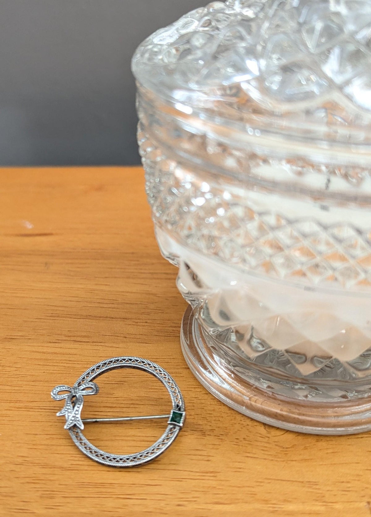 Vintage Sterling Filigree Circle Bow Brooch with Green Stone | Art Deco 1930s Silver Pin