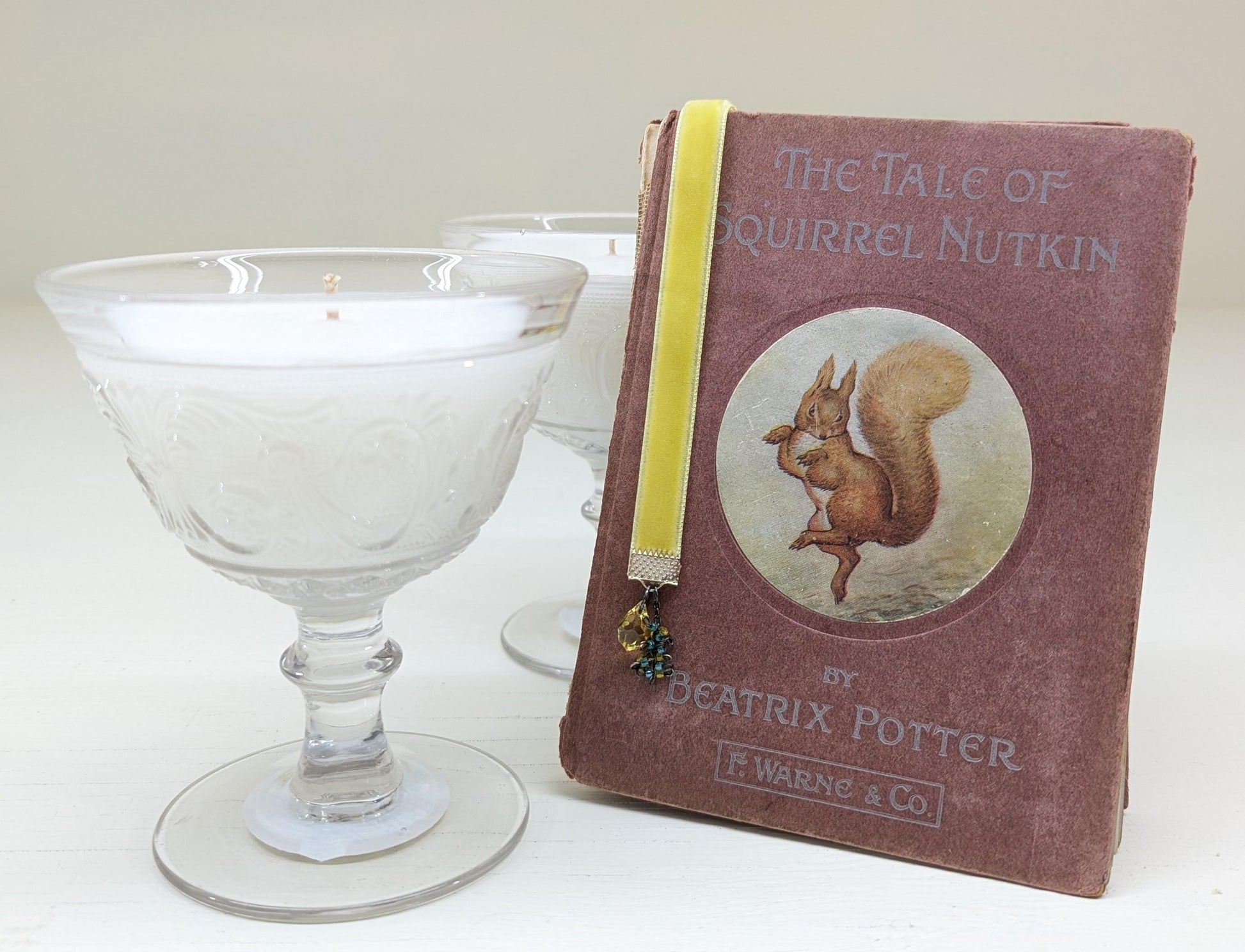 Lemon Blossom Scented Candles with Bookmark Bundle | Vintage Glass, Coco-Soy Wax & Velvet Ribbon