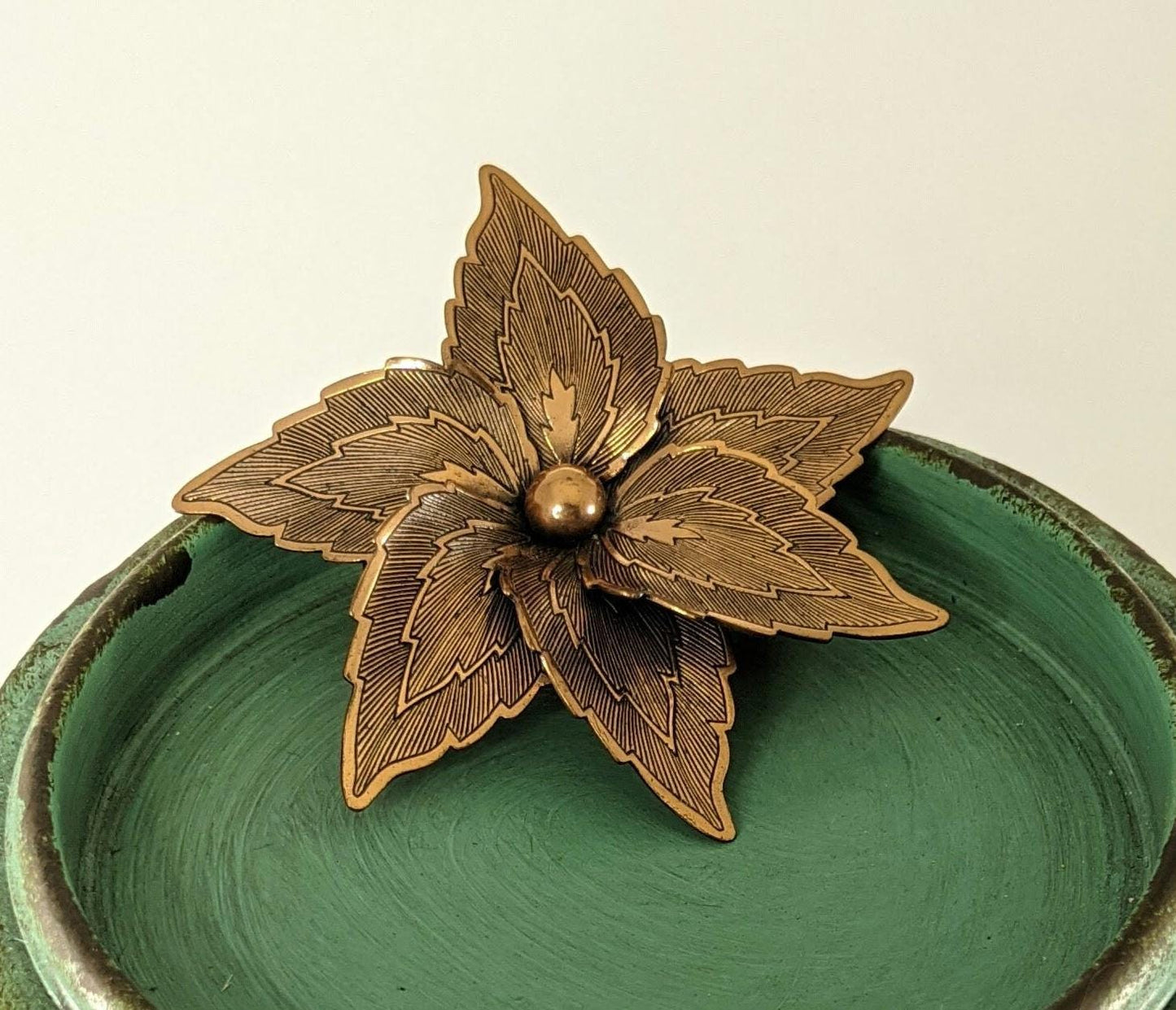 Vintage Copper Flower Brooch – Stamped Floral Metal Pin, Romantic Botanical Jewelry