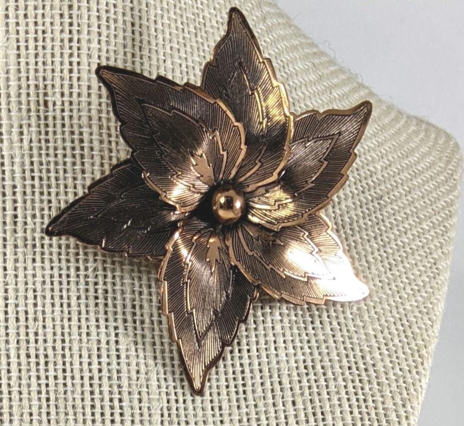 Vintage Copper Flower Brooch – Stamped Floral Metal Pin, Romantic Botanical Jewelry