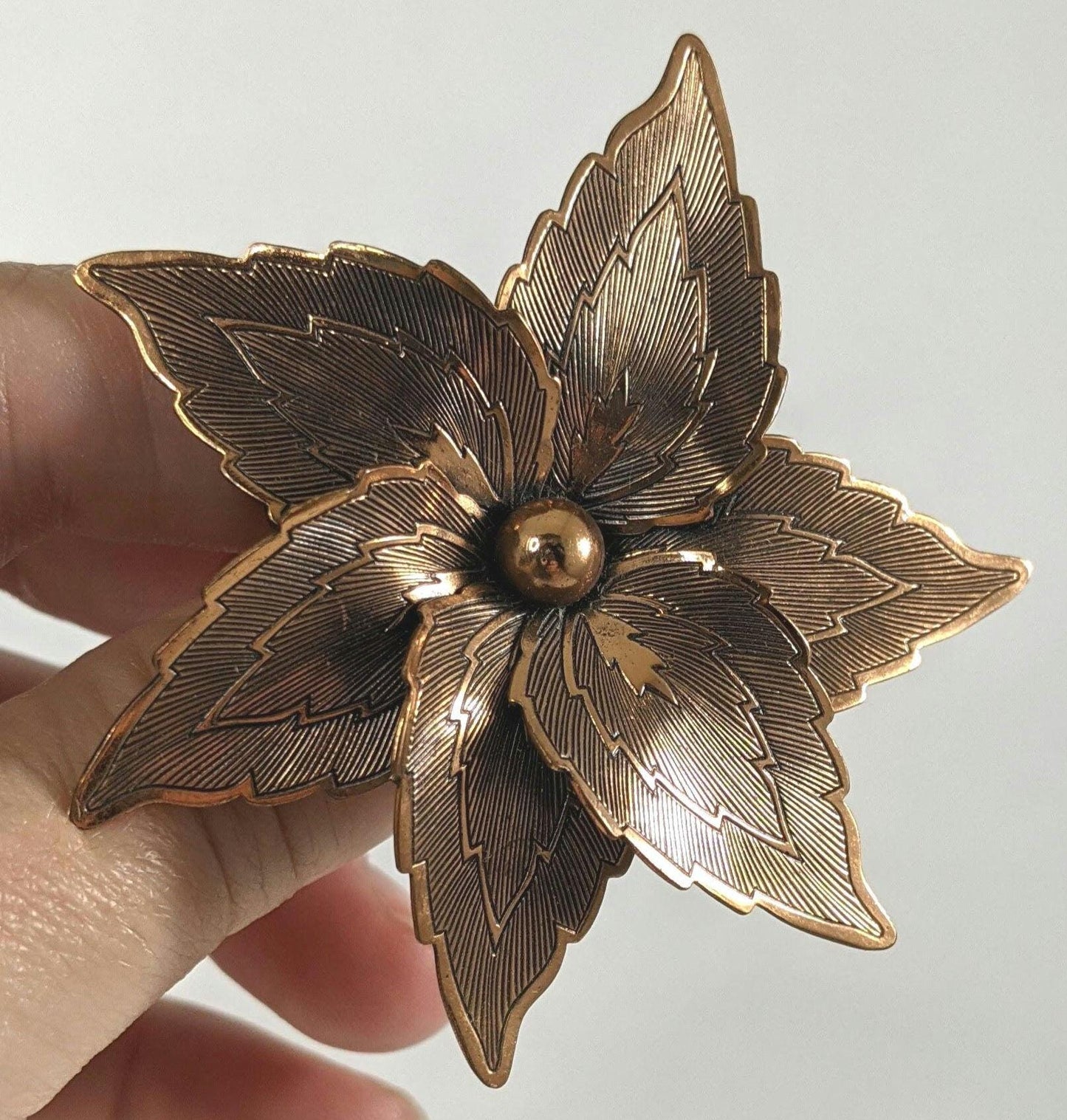 Vintage Copper Flower Brooch – Stamped Floral Metal Pin, Romantic Botanical Jewelry