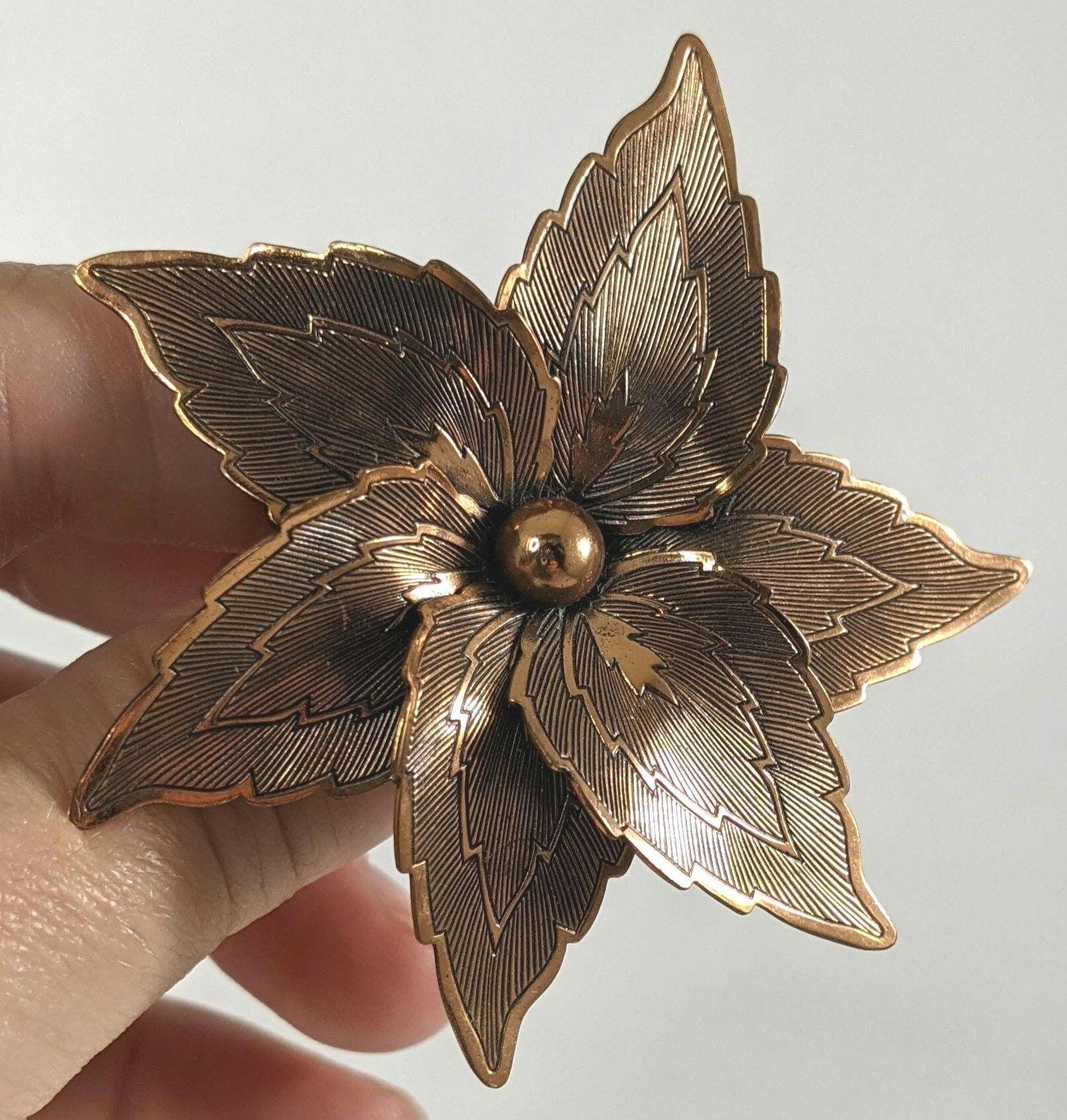 Vintage Copper Flower Brooch – Stamped Floral Metal Pin, Romantic Botanical Jewelry