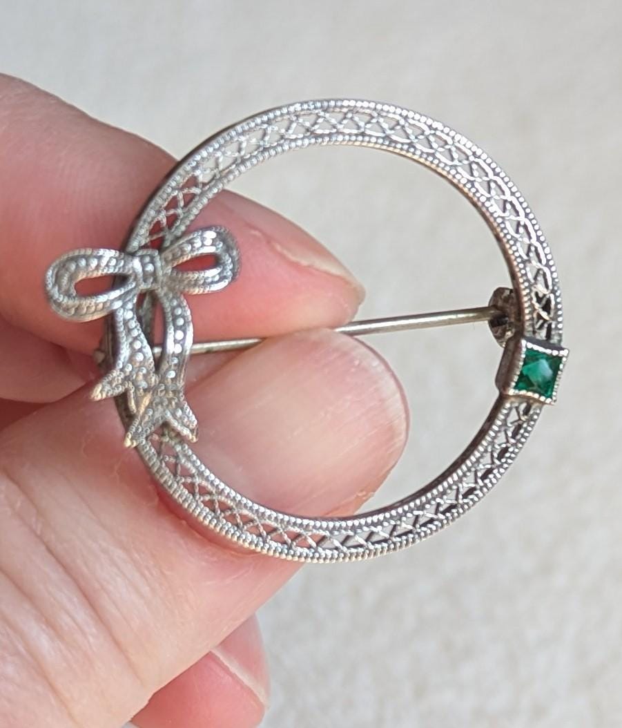 Vintage Sterling Filigree Circle Bow Brooch with Green Stone | Art Deco 1930s Silver Pin