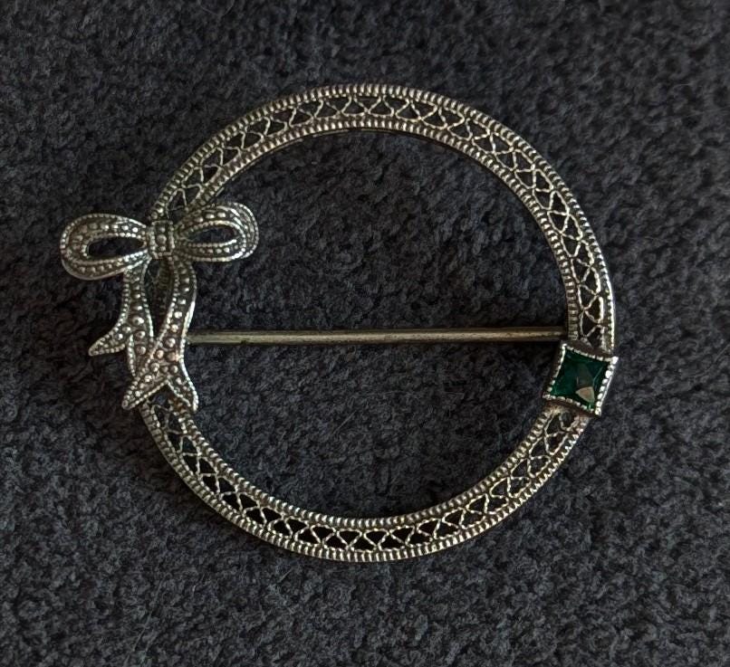 Vintage Sterling Filigree Circle Bow Brooch with Green Stone | Art Deco 1930s Silver Pin