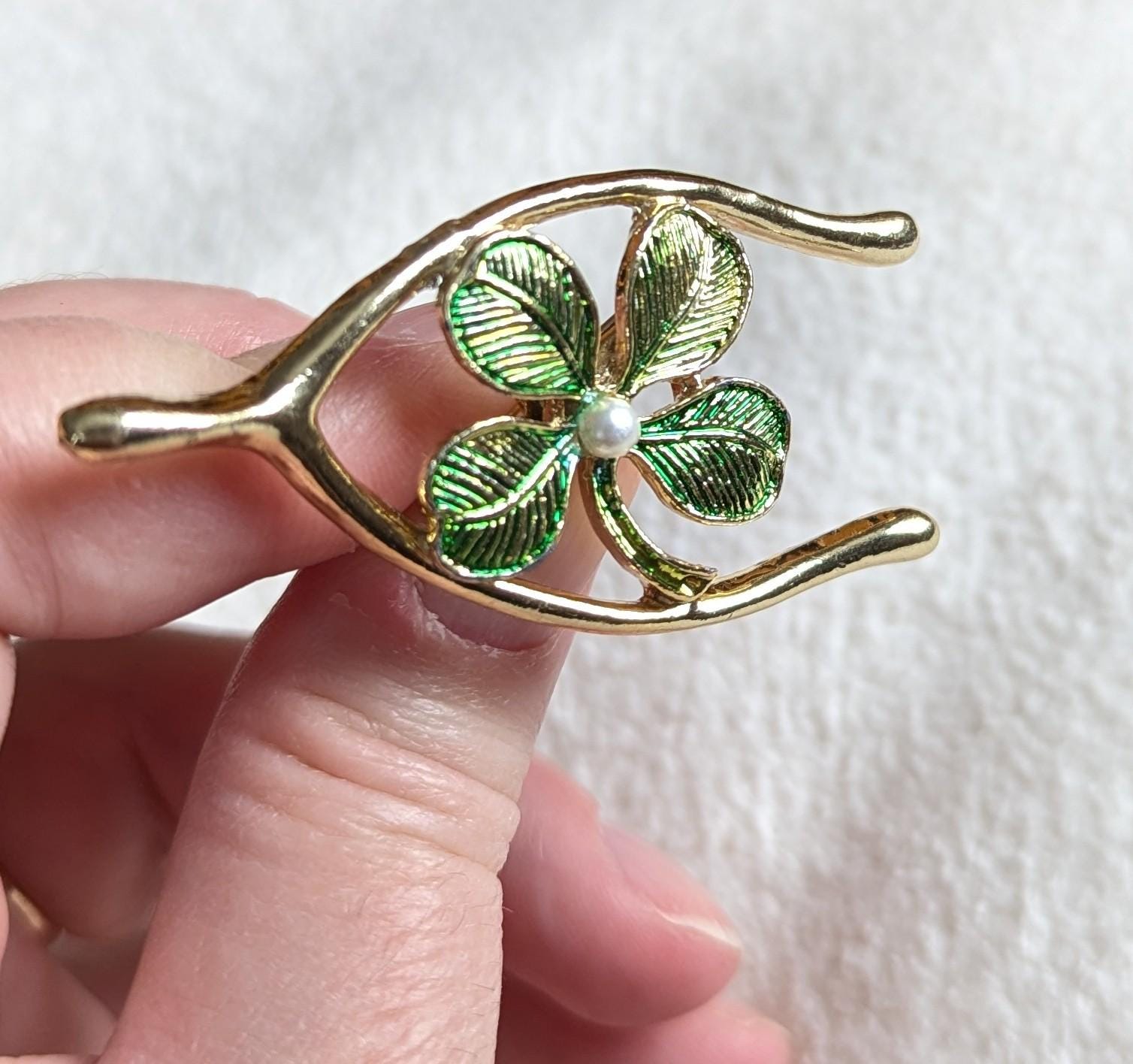 Vintage Gerry's Clover Brooch – Green Enamel, Faux Pearl Center