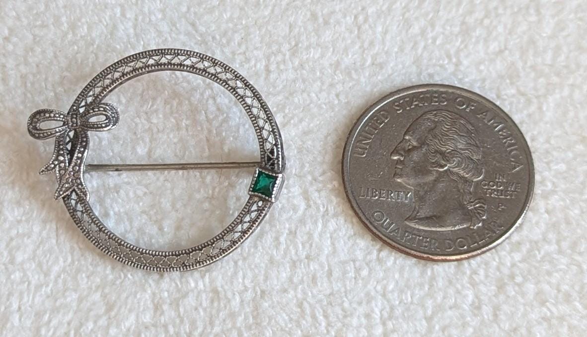 Vintage Sterling Filigree Circle Bow Brooch with Green Stone | Art Deco 1930s Silver Pin