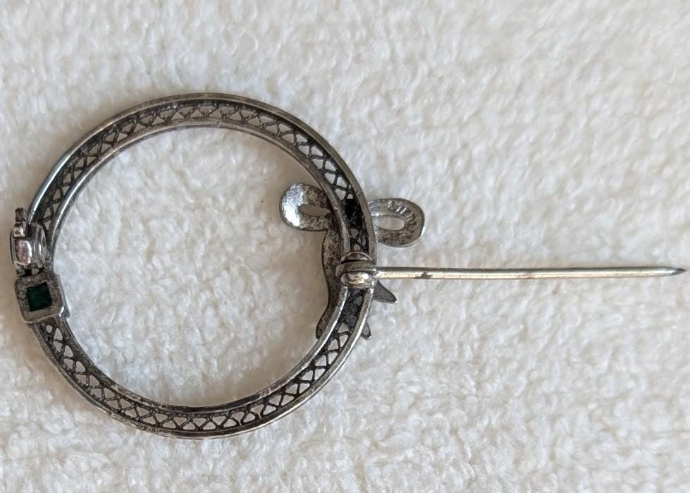 Vintage Sterling Filigree Circle Bow Brooch with Green Stone | Art Deco 1930s Silver Pin