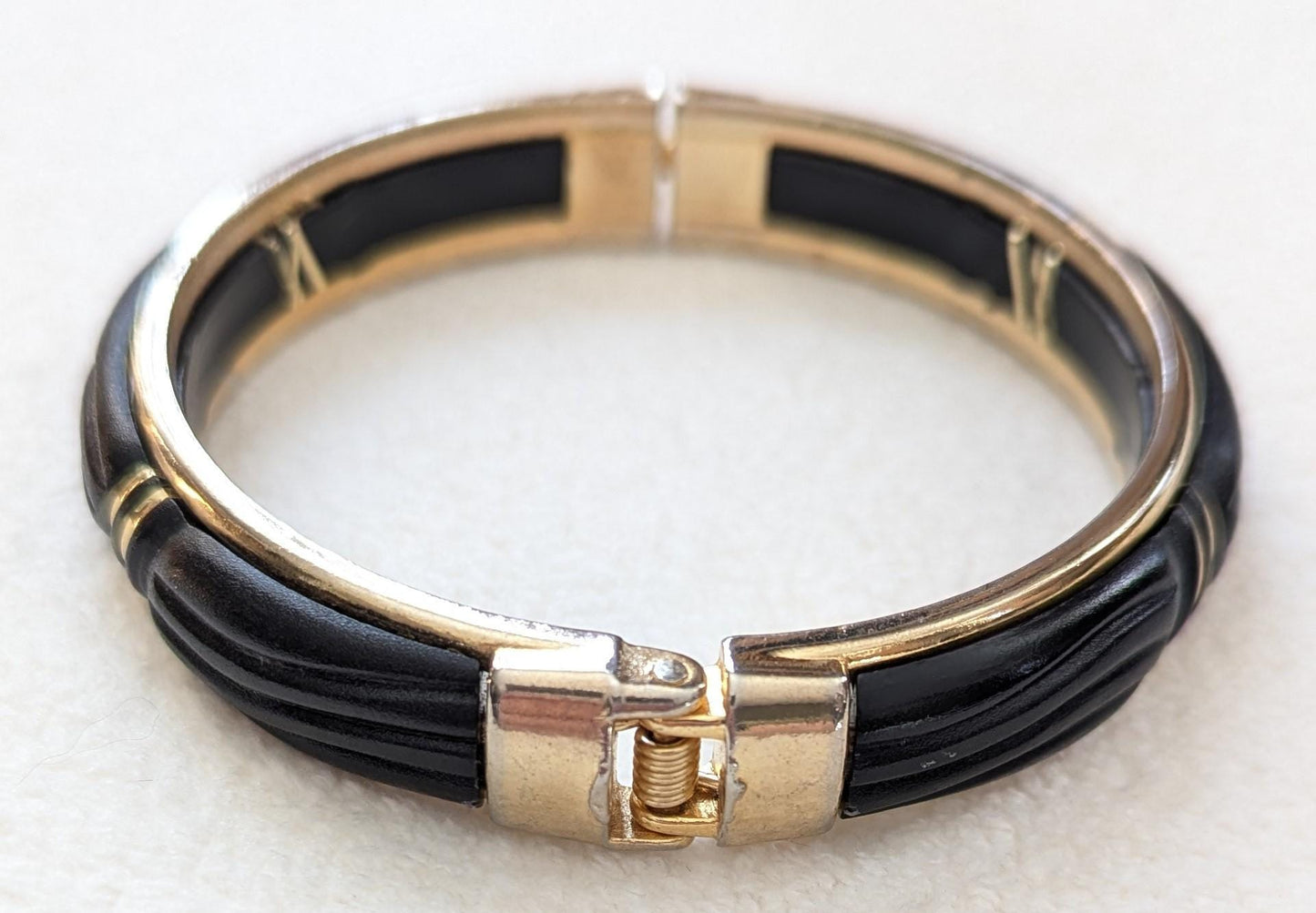Vintage Black & Gold Clamshell Bangle | 1980s Retro Statement Bracelet
