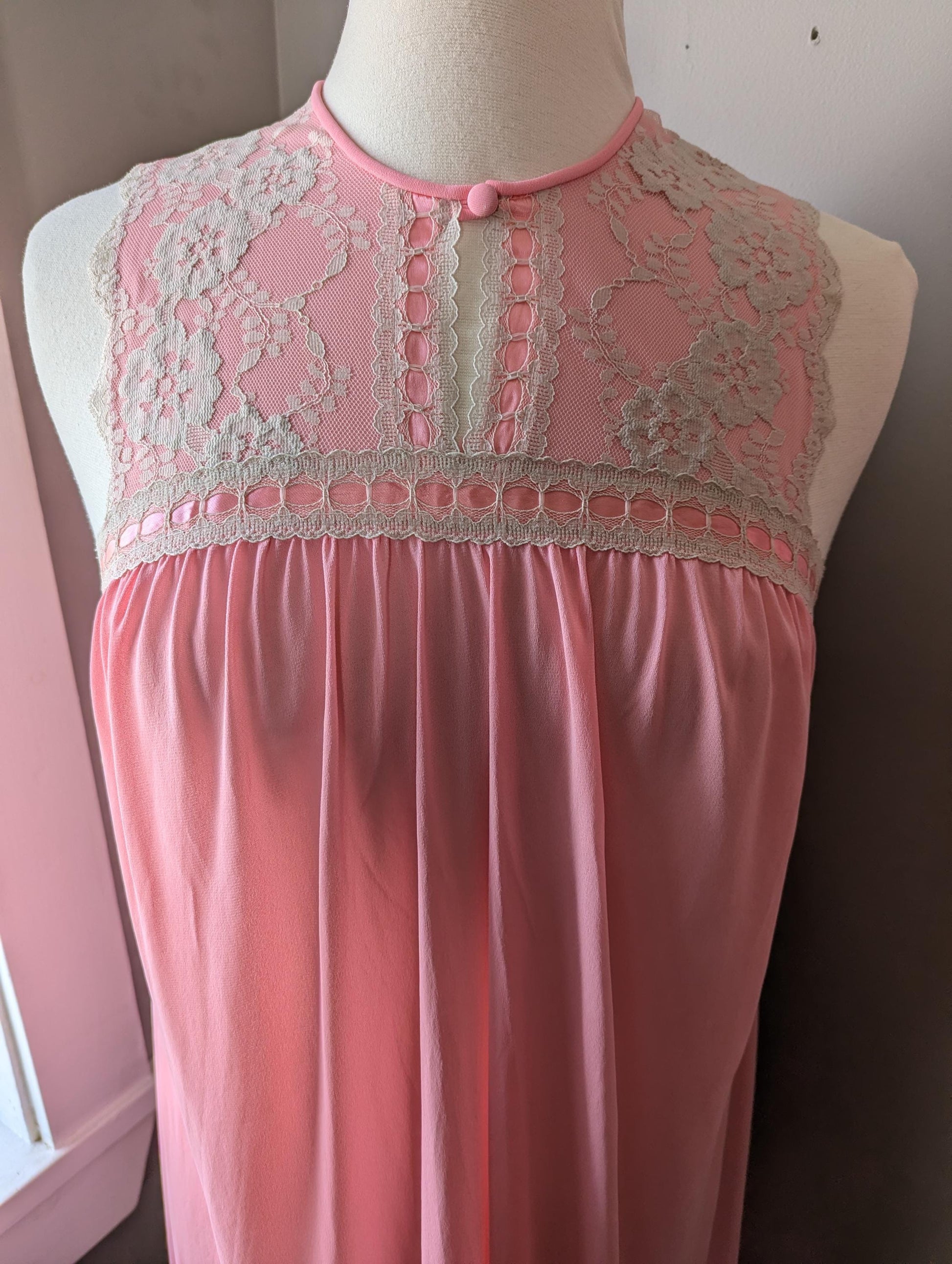 Vintage Kayser Pink Nylon Nightgown Lace Yoke Ribbon Trim Romantic Lingerie Gown Size M