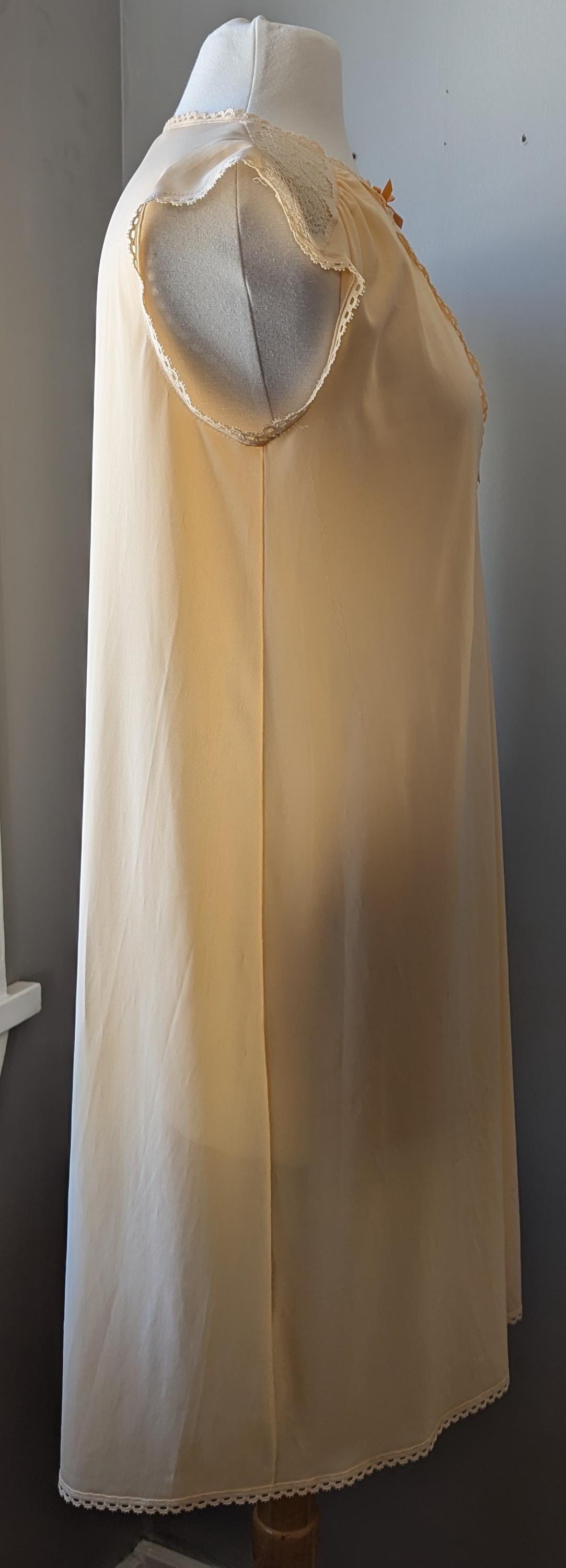 Vintage Vanity Fair Peach Nylon Nightgown with Lace Bib – Size Small