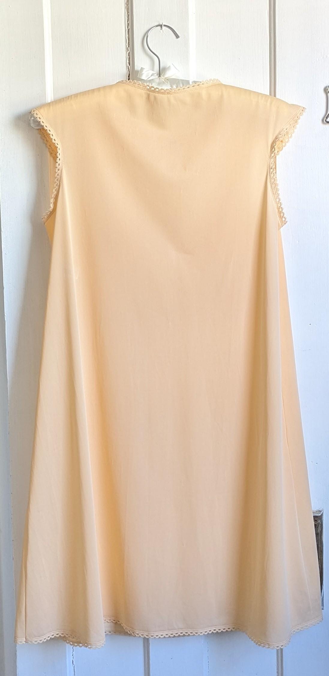Vintage Vanity Fair Peach Nylon Nightgown with Lace Bib – Size Small