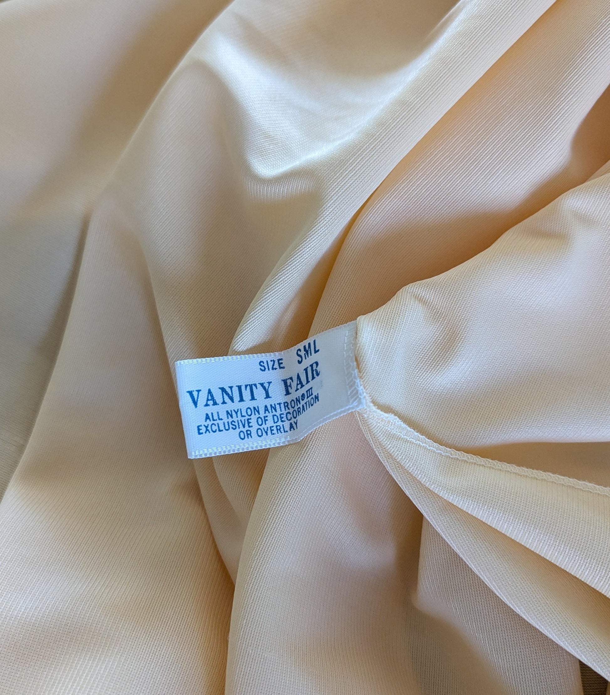 Vintage Vanity Fair Peach Nylon Nightgown with Lace Bib – Size Small