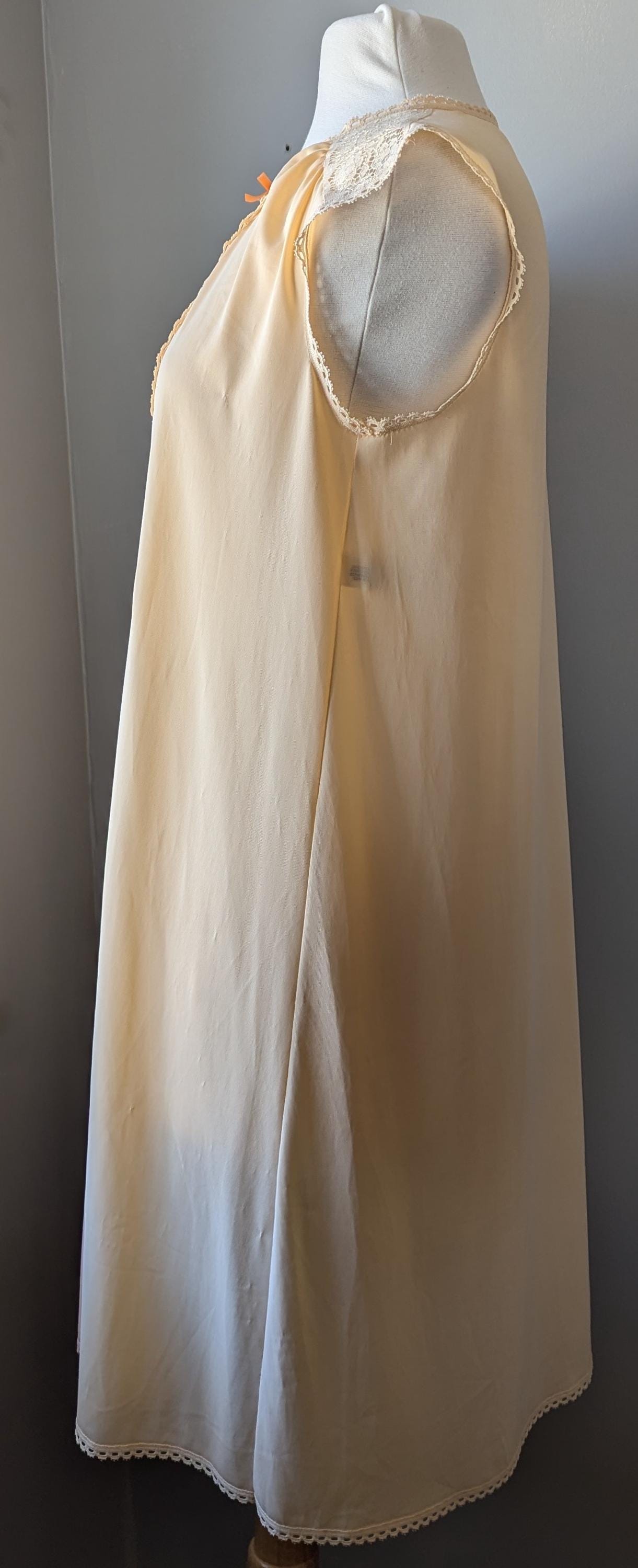 Vintage Vanity Fair Peach Nylon Nightgown with Lace Bib – Size Small