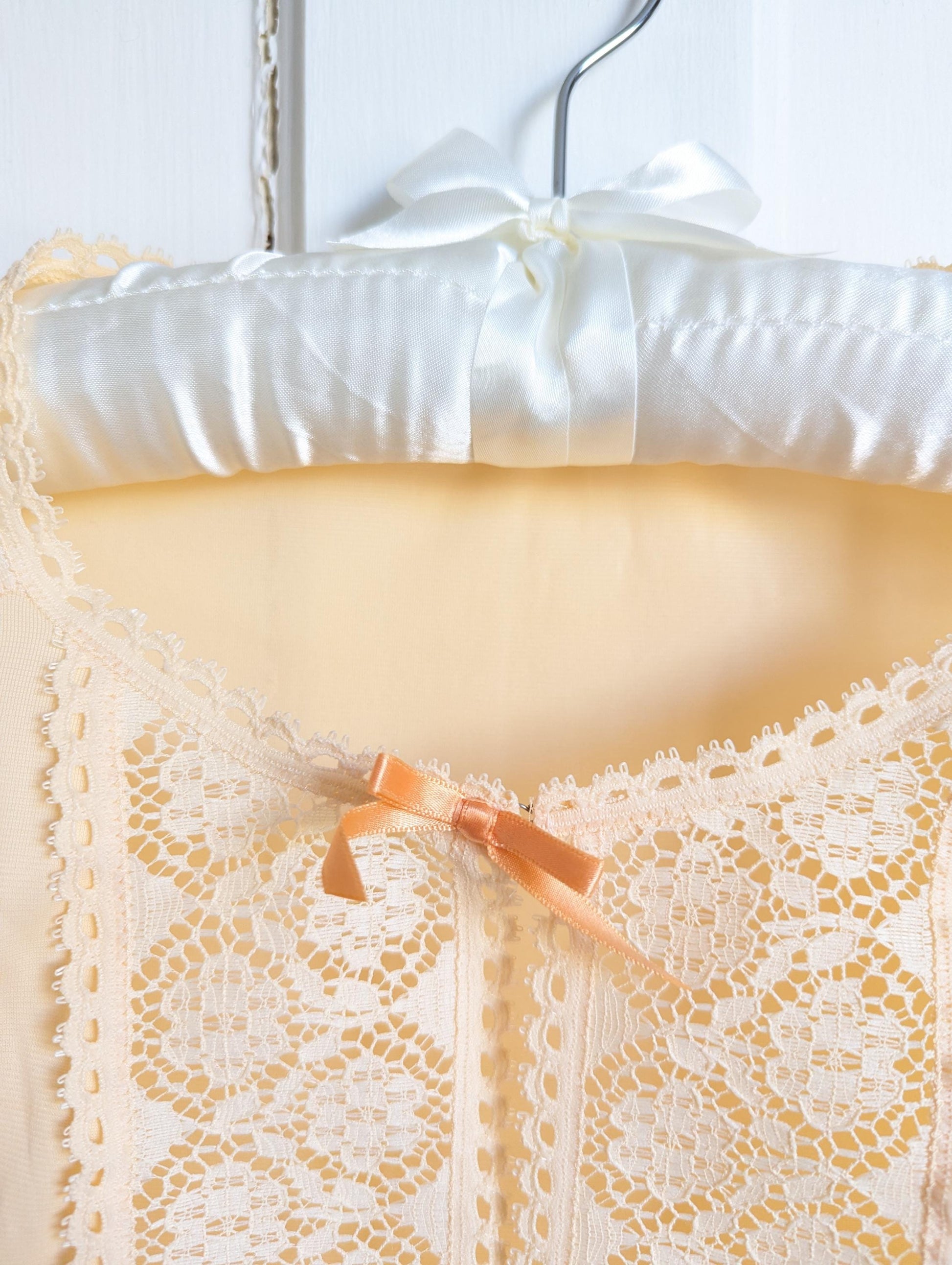 Vintage Vanity Fair Peach Nylon Nightgown with Lace Bib – Size Small