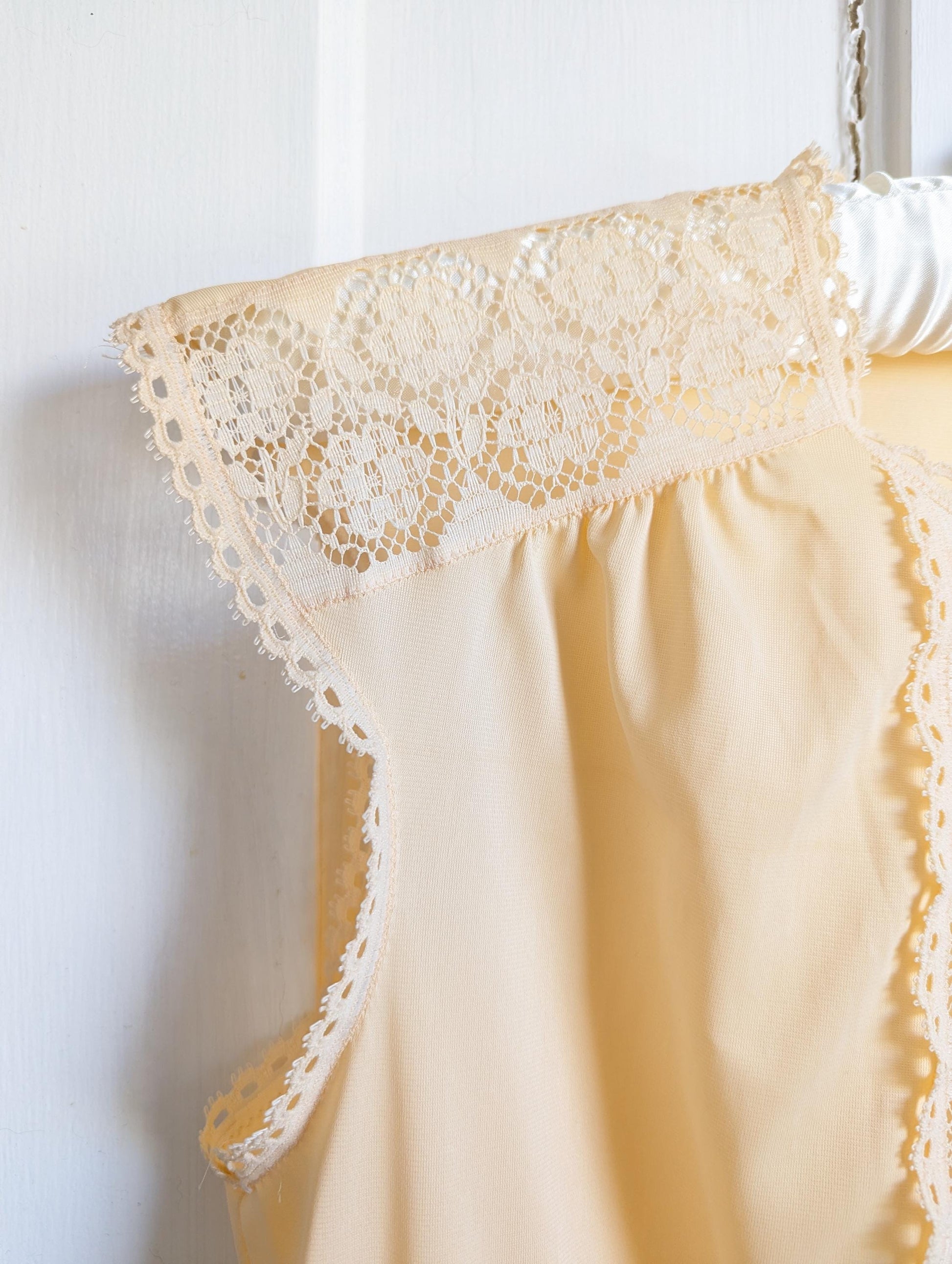 Vintage Vanity Fair Peach Nylon Nightgown with Lace Bib – Size Small