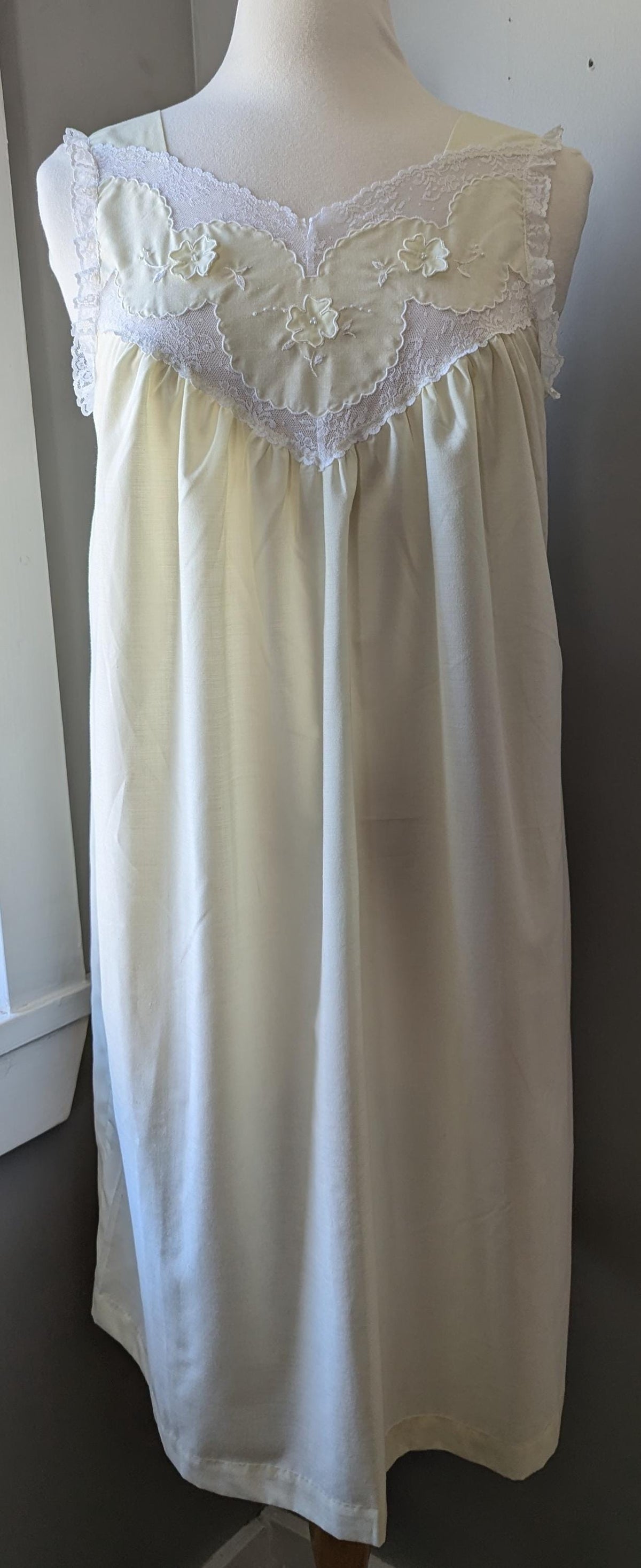 Vintage Barbizon Cotton Nightgown: Lace Trim Waltz Length Sleep Dress