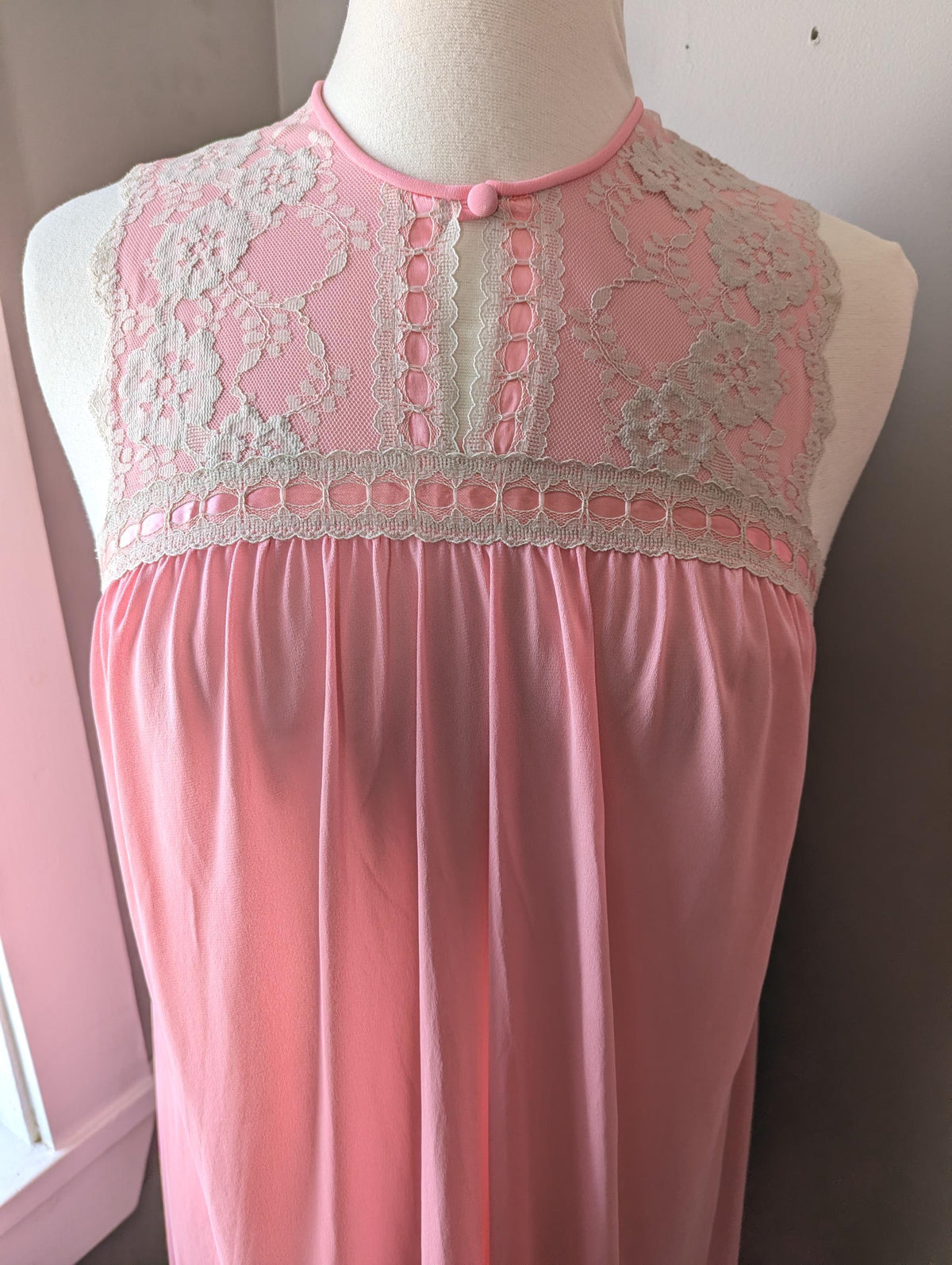 Vintage Kayser Pink Nylon Nightgown Lace Yoke Ribbon Trim Romantic Lingerie Gown Size M
